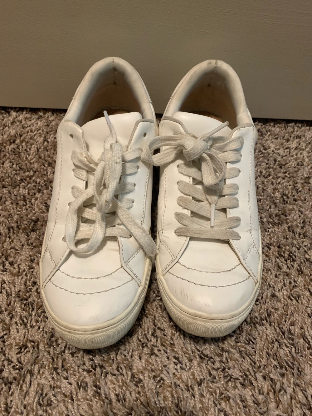 Universal Thread Women’s White Leather Sneakers Size 9